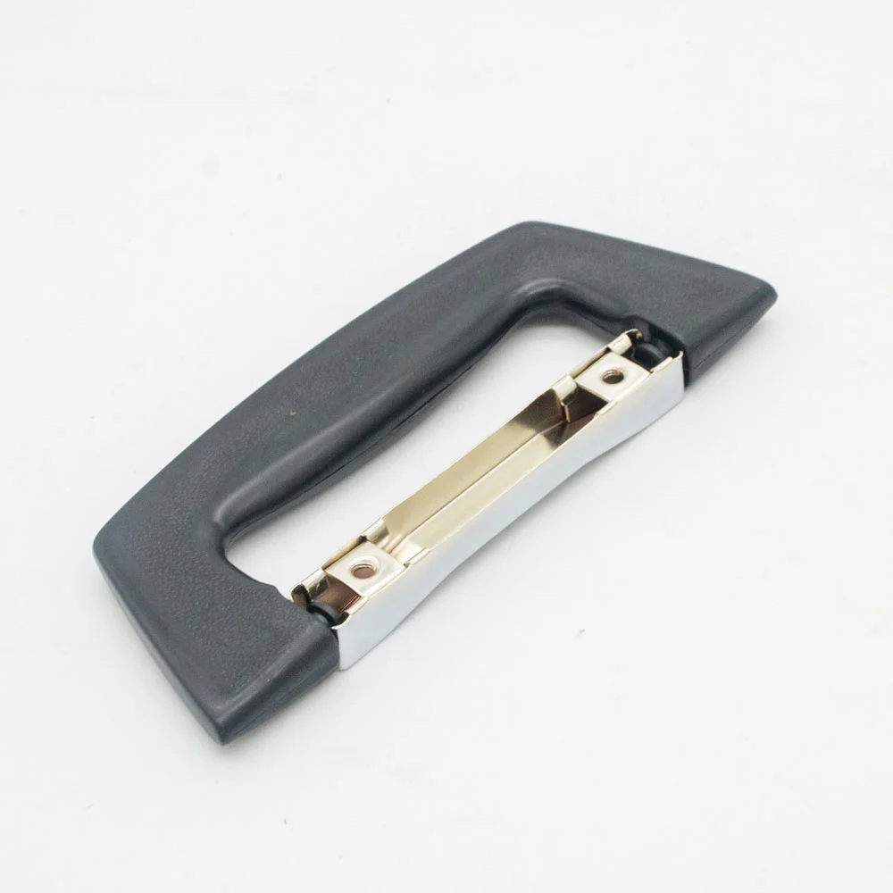 160 × 64 mm Schwarzer Kunststoffgriff für Aktenkoffer FS2083 4 Schwarzer Kunststoff-Aktenkoffergriff auf weißem Hintergrund