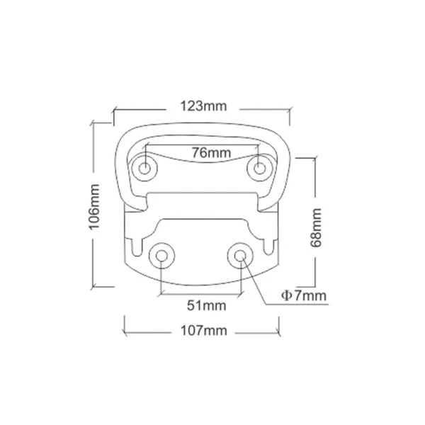 Poignée argentée sur la porte d'une boîte à outils