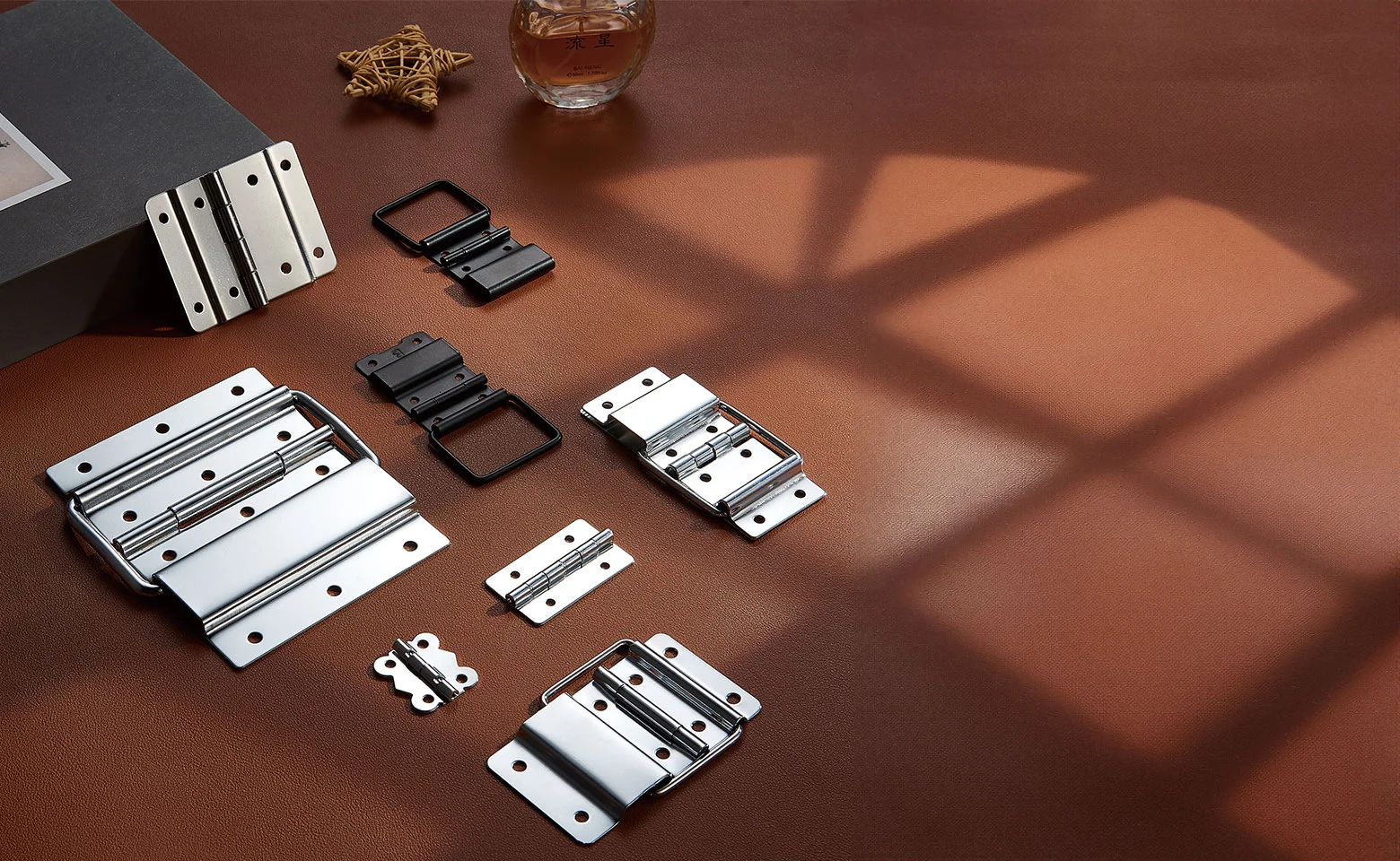 Flight case hinge features for durability and functionality