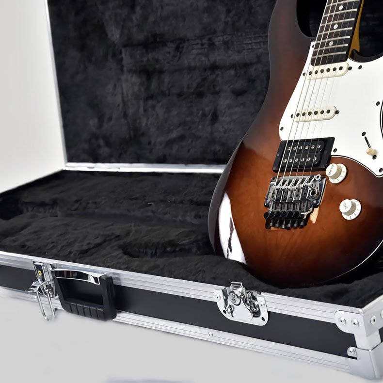 Flight cases for music equipment with Fayshing latches